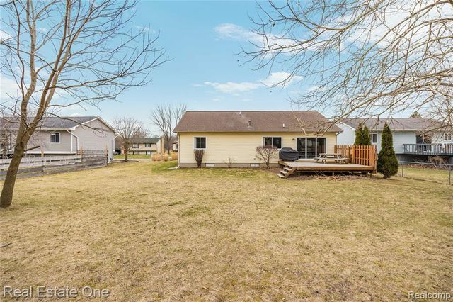 6335 Stonehearth Pass, Grand Blanc, MI 48439