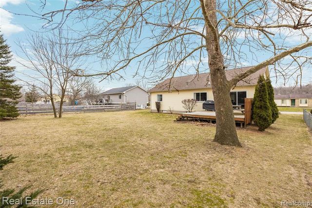 6335 Stonehearth Pass, Grand Blanc, MI 48439