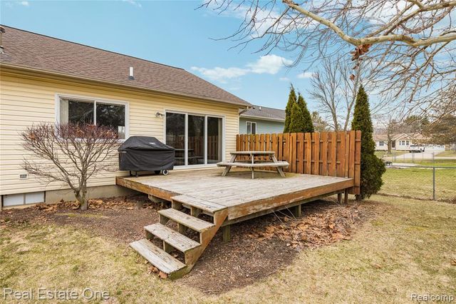 6335 Stonehearth Pass, Grand Blanc, MI 48439