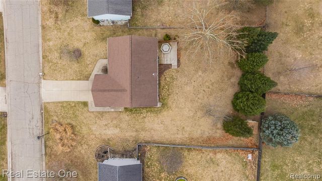 6335 Stonehearth Pass, Grand Blanc, MI 48439