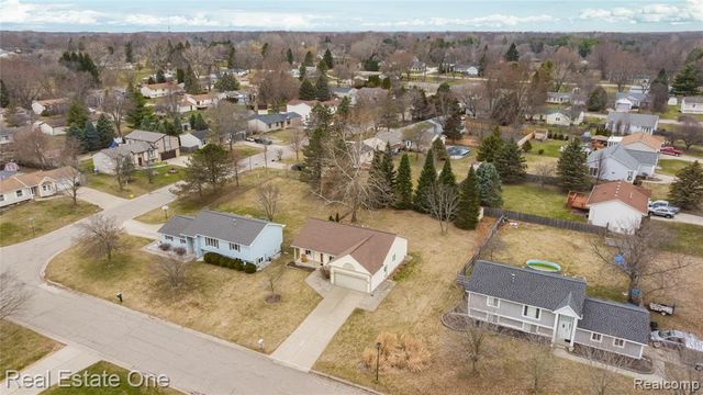 6335 Stonehearth Pass, Grand Blanc, MI 48439