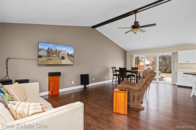 6335 Stonehearth Pass, Grand Blanc, MI 48439