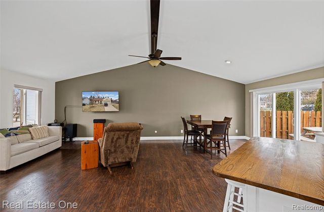 6335 Stonehearth Pass, Grand Blanc, MI 48439