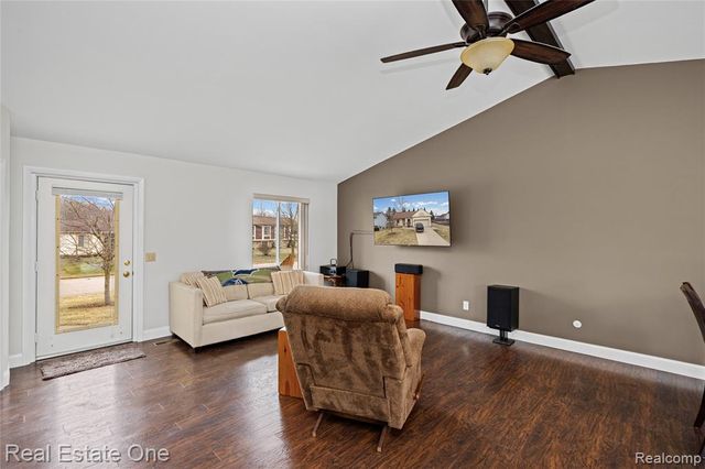 6335 Stonehearth Pass, Grand Blanc, MI 48439