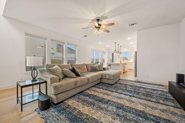 117 Dycus BND, Liberty Hill, TX 78642