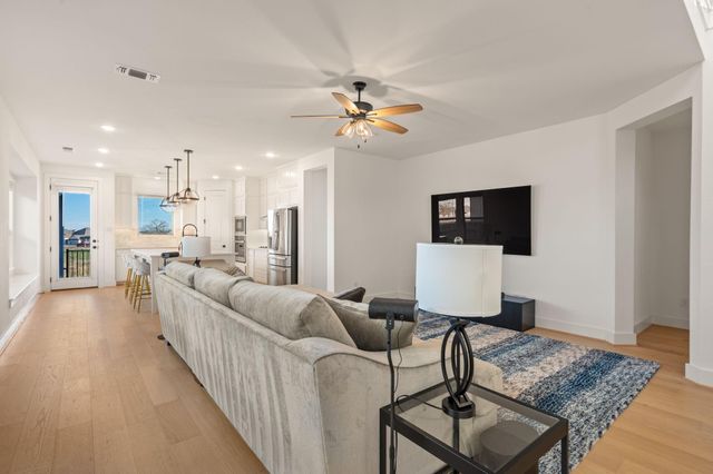 117 Dycus BND, Liberty Hill, TX 78642