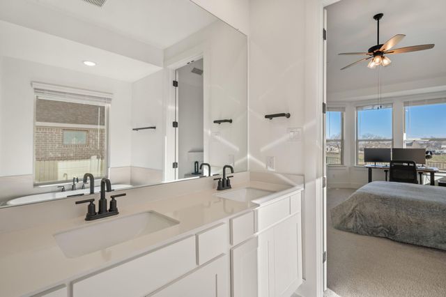 117 Dycus BND, Liberty Hill, TX 78642