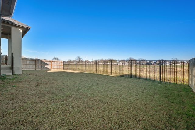 117 Dycus BND, Liberty Hill, TX 78642