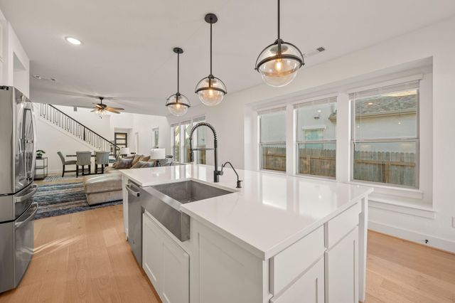 117 Dycus BND, Liberty Hill, TX 78642