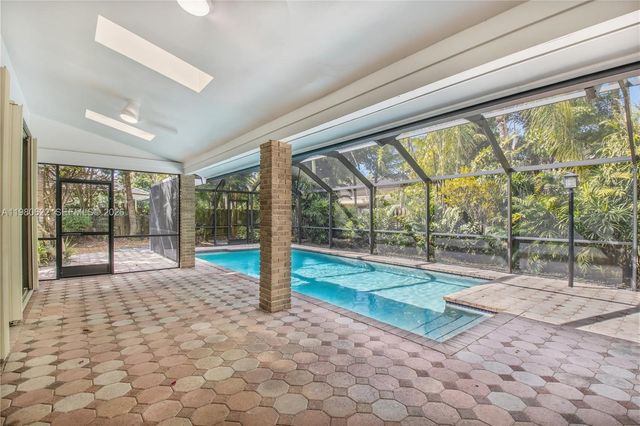 11028 SW 77th Ct Cir, Pinecrest, FL 33156