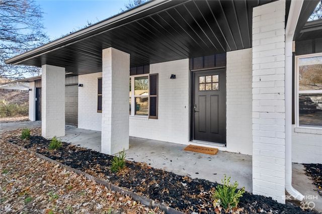 2806 W Highland Drive, Rogers, AR 72756