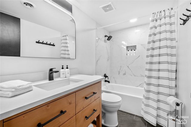 2806 W Highland Drive, Rogers, AR 72756