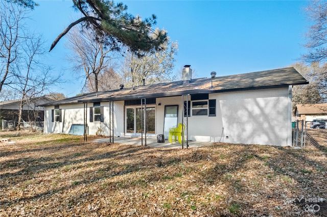 2806 W Highland Drive, Rogers, AR 72756