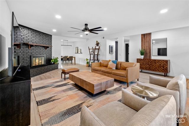 2806 W Highland Drive, Rogers, AR 72756
