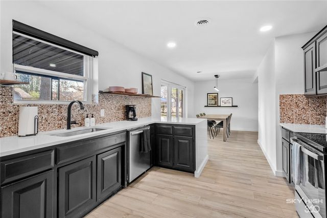 2806 W Highland Drive, Rogers, AR 72756