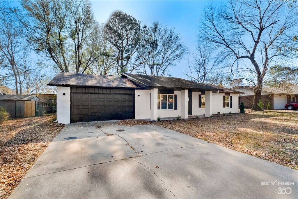 2806 W Highland Drive, Rogers, AR 72756