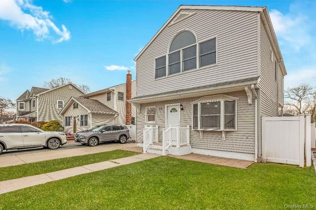 54 5th Street, Ronkonkoma, NY 11779