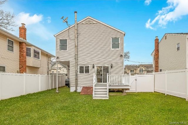 54 5th Street, Ronkonkoma, NY 11779