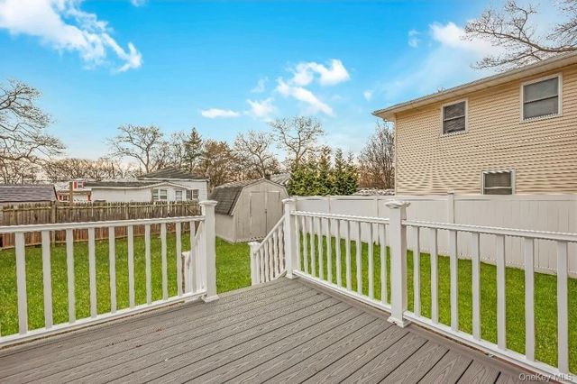 54 5th Street, Ronkonkoma, NY 11779