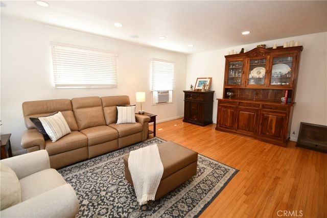 5206 Torrance Boulevard, Torrance, CA 90503