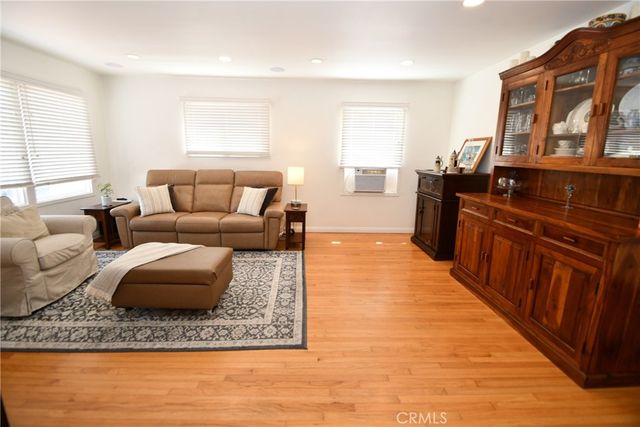 5206 Torrance Boulevard, Torrance, CA 90503