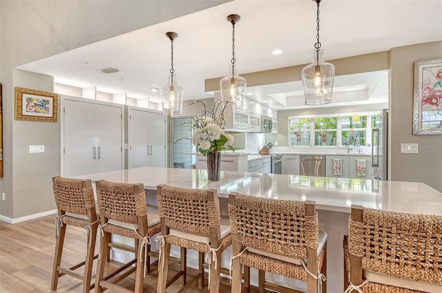 3427 WINDING OAKS DRIVE 14, Longboat Key, FL 34228