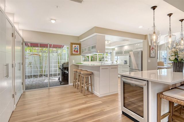 3427 WINDING OAKS DRIVE 14, Longboat Key, FL 34228