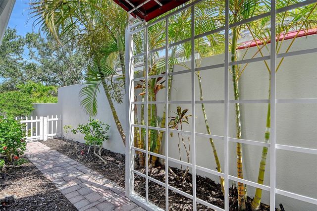 3427 WINDING OAKS DRIVE 14, Longboat Key, FL 34228