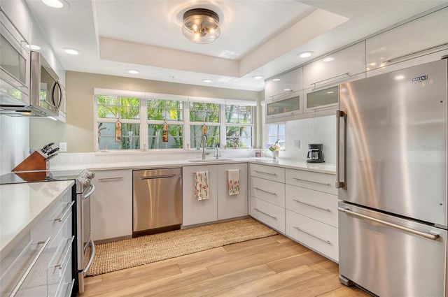 3427 WINDING OAKS DRIVE 14, Longboat Key, FL 34228