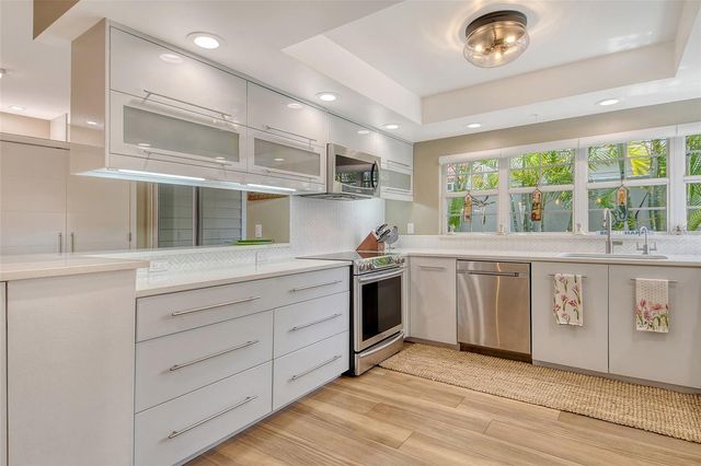 3427 WINDING OAKS DRIVE 14, Longboat Key, FL 34228