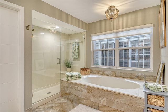 3427 WINDING OAKS DRIVE 14, Longboat Key, FL 34228