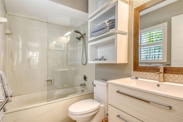 3427 WINDING OAKS DRIVE 14, Longboat Key, FL 34228