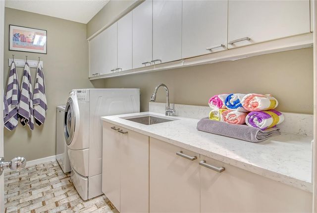 3427 WINDING OAKS DRIVE 14, Longboat Key, FL 34228