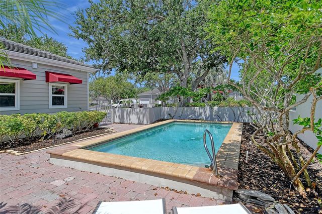 3427 WINDING OAKS DRIVE 14, Longboat Key, FL 34228