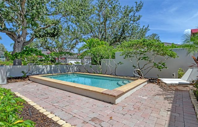 3427 WINDING OAKS DRIVE 14, Longboat Key, FL 34228