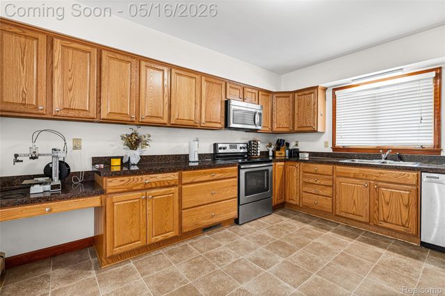 6383 Lapeer Road, Burton, MI 48509