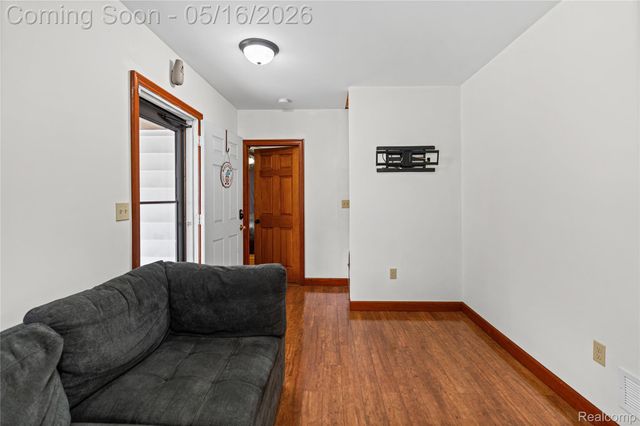 6383 Lapeer Road, Burton, MI 48509
