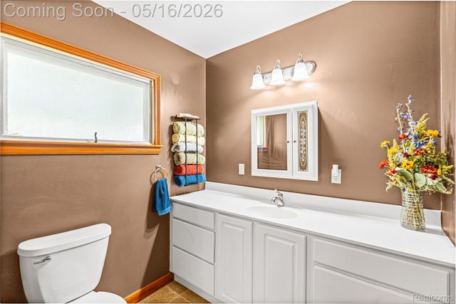 6383 Lapeer Road, Burton, MI 48509