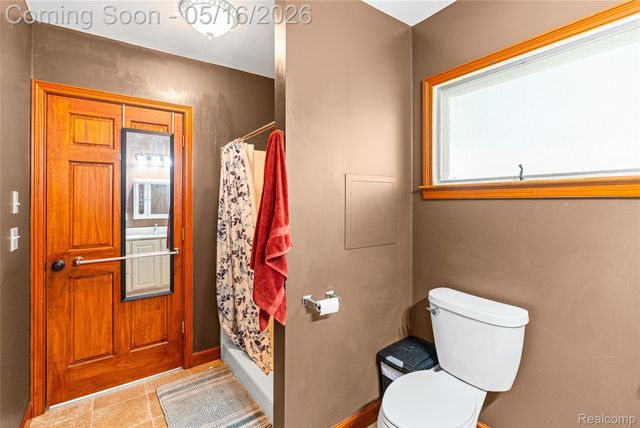 6383 Lapeer Road, Burton, MI 48509