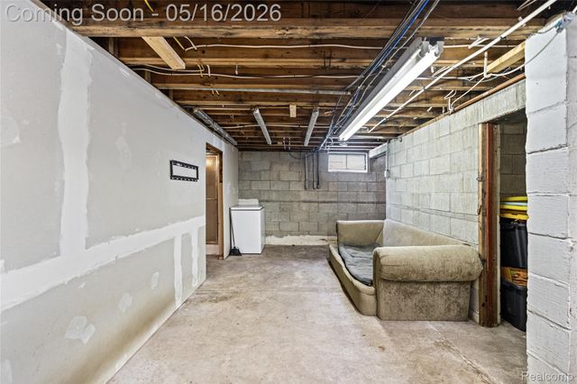 6383 Lapeer Road, Burton, MI 48509