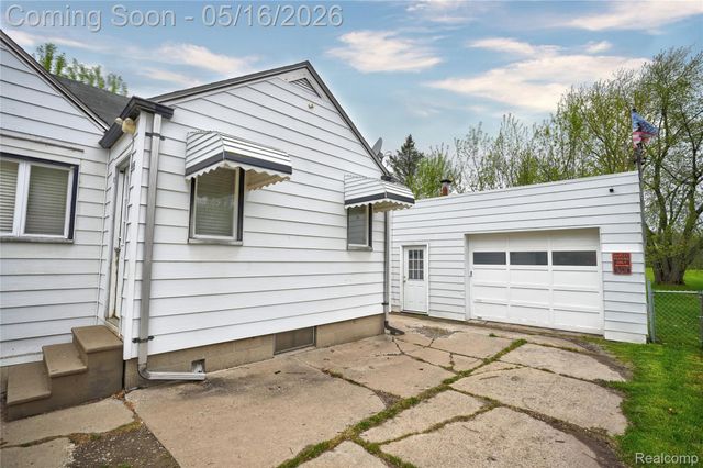 6383 Lapeer Road, Burton, MI 48509