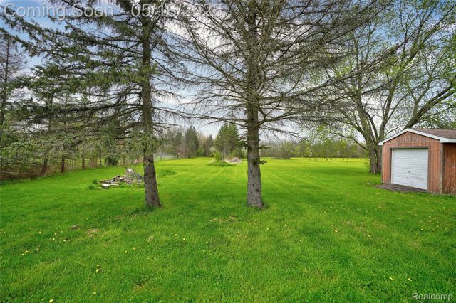 6383 Lapeer Road, Burton, MI 48509