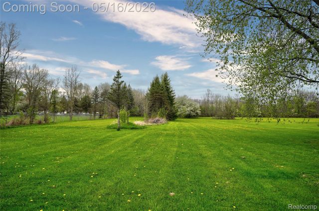 6383 Lapeer Road, Burton, MI 48509