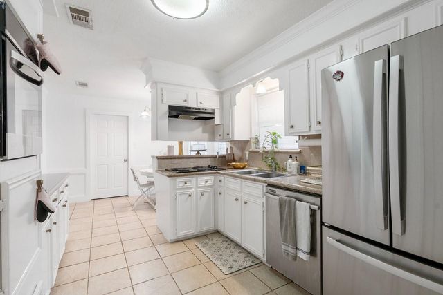 2214 Deer Valley Drive, Spring, TX 77373