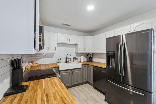 1904 W MEADOWBROOK AVENUE, Tampa, FL 33612