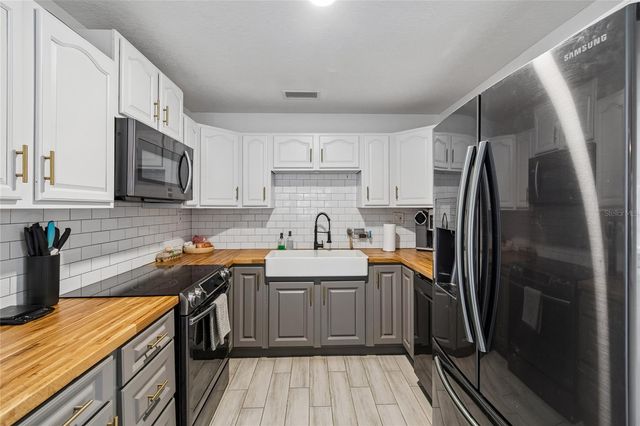 1904 W MEADOWBROOK AVENUE, Tampa, FL 33612