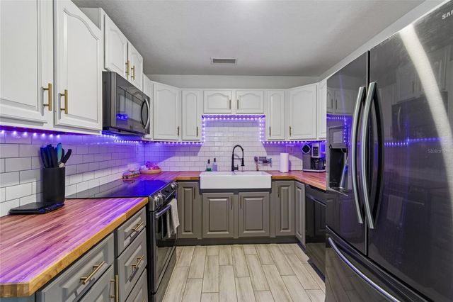 1904 W MEADOWBROOK AVENUE, Tampa, FL 33612