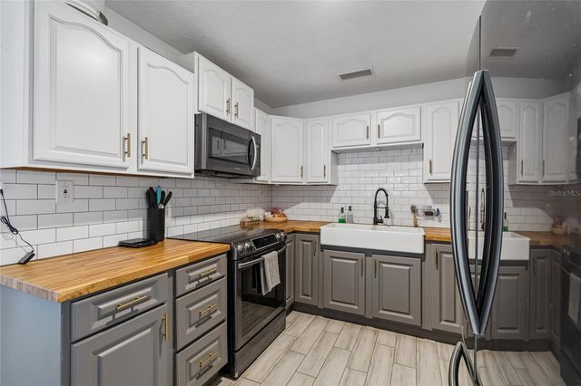 1904 W MEADOWBROOK AVENUE, Tampa, FL 33612