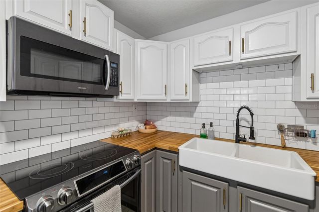 1904 W MEADOWBROOK AVENUE, Tampa, FL 33612