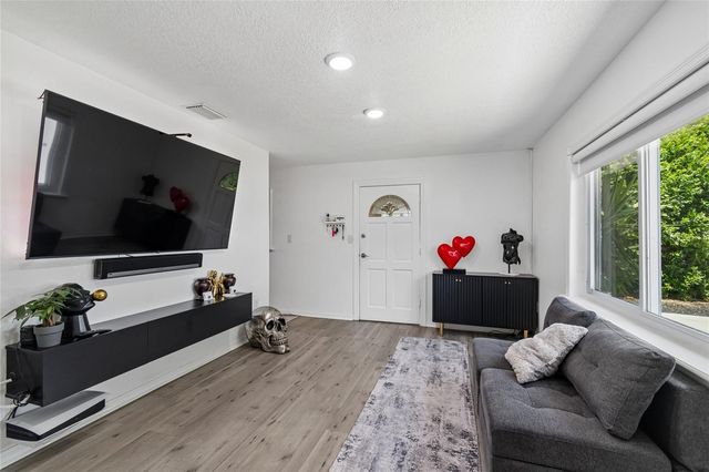 1904 W MEADOWBROOK AVENUE, Tampa, FL 33612
